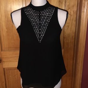 Q&A Sleeveless Flowy Top XSP